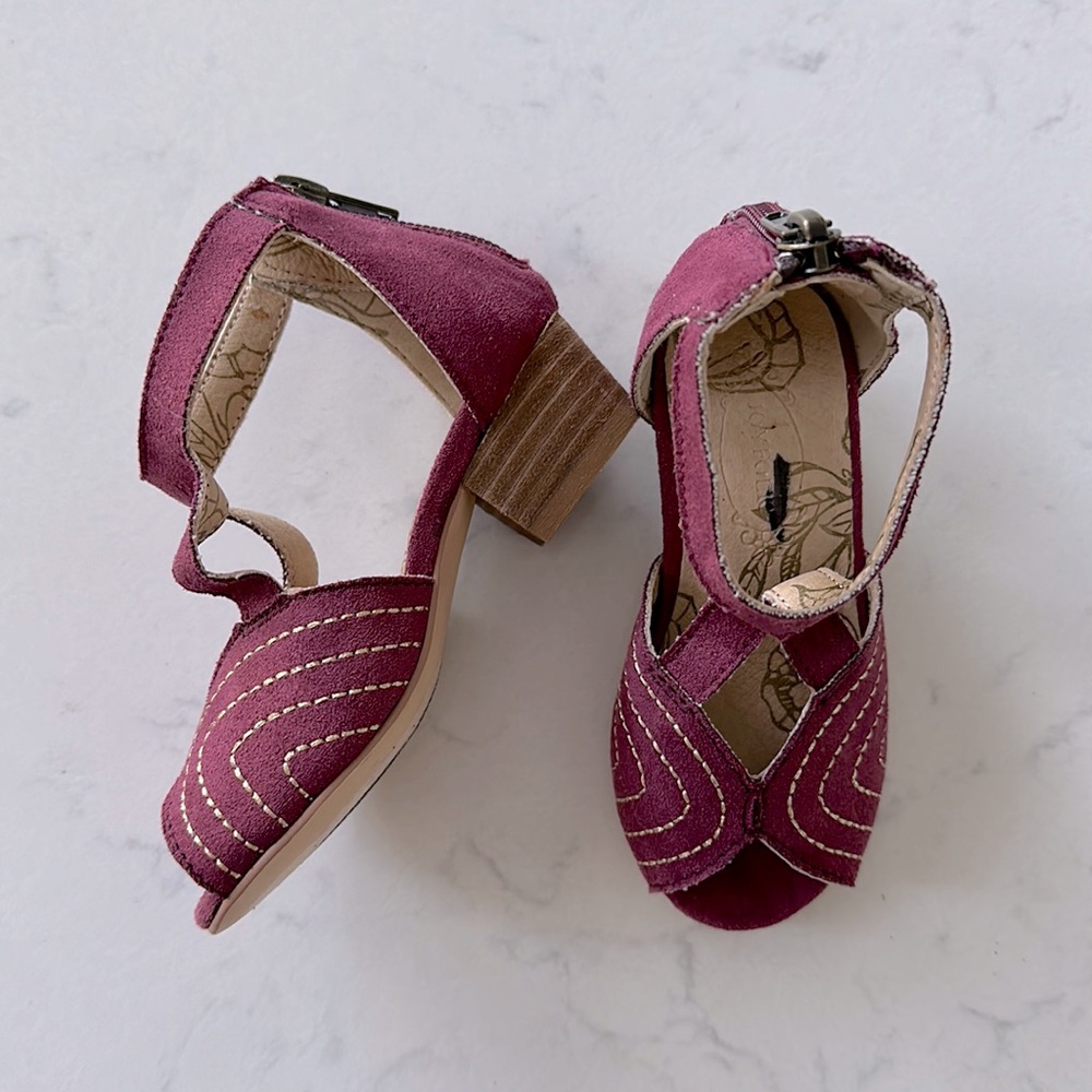 NWOT Joyfolie burgundy/cranberry open toe shoes